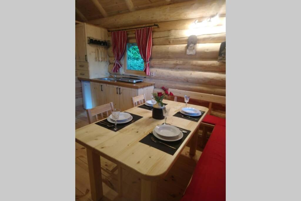 Hut At The Forest Male Brusnice Exterior photo
